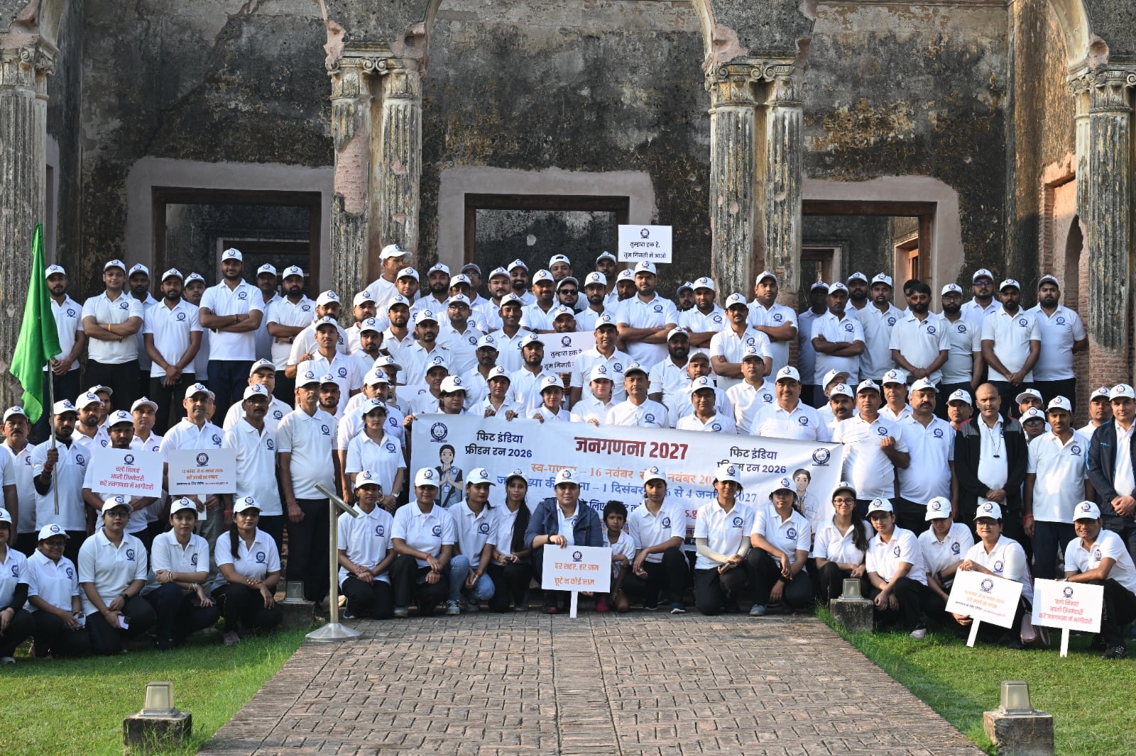 रेजीडेंसी से नगर निगम कार्यालय तक निकाली गई जनगणना-2027 जागरूकता रैली में शामिल अधिकारी और कर्म
