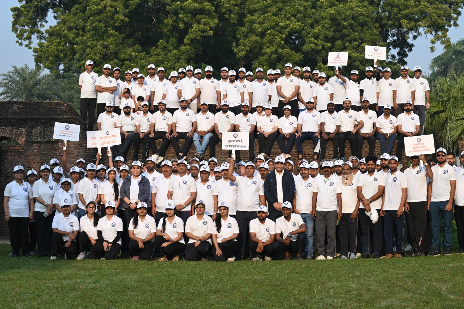 रेजीडेंसी से नगर निगम कार्यालय तक निकाली गई जनगणना-2027 जागरूकता रैली में शामिल अधिकारी और कर्म