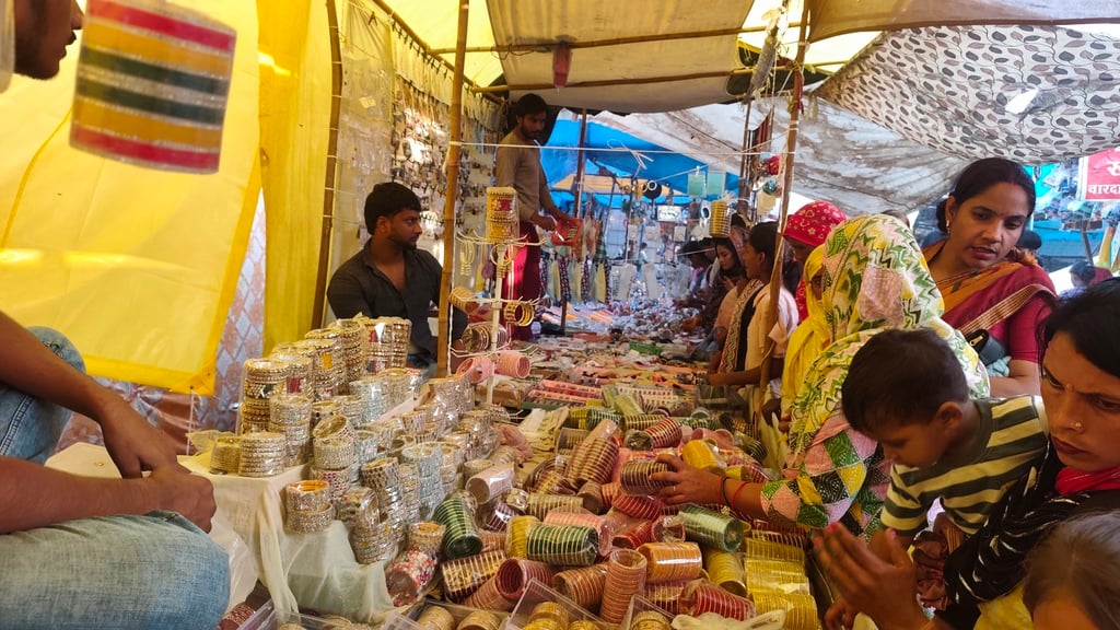 सरूरपुर। कस्बा करनावल में आयोजित भंडारे में पहुंचे रालोद नेता संजय रसूलपुर। आयोजक