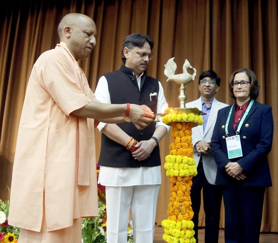 टेक संगम कार्यक्रम में मौजूद विधायक राजेश्वर सिंह व सीएम योगी। टेक संगम कार्यक्रम में मौजूद विधायक राजेश्वर सिंह व सीएम योगी।