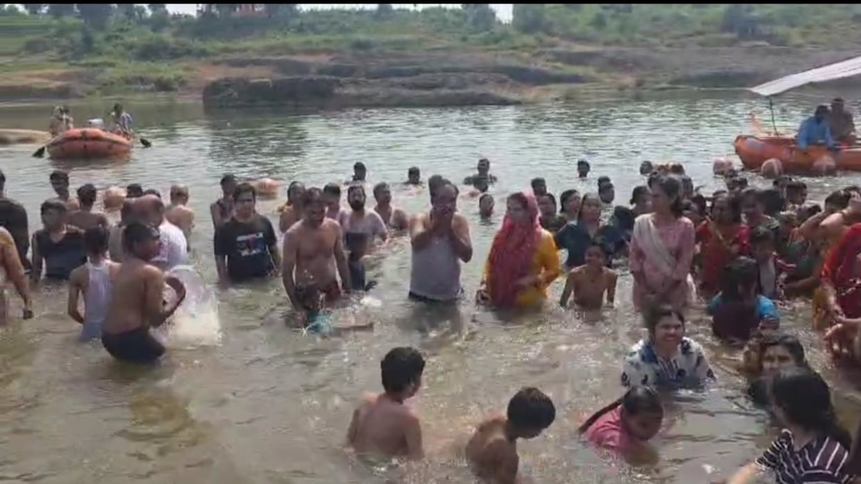 . बुरहानपुर में बड़े बालाजी महाराज और ताप्ती मैया का अनूठा मिलन, सतीयारा घाट पर उमड़ा श्रद्धा क
