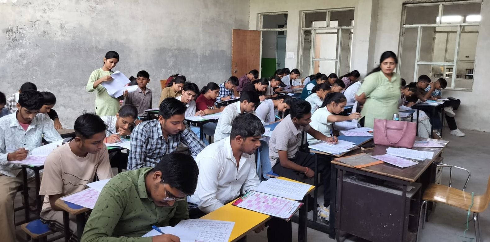 25जेएनडी 15: वूड स्टॉक पब्लिक स्कूल में अतुल माहेश्वरी छात्रवृत्ति परीक्षा देने के बाद परीक्षा 25जेएनडी 15: वूड स्टॉक पब्लिक स्कूल में अतुल माहेश्वरी छात्रवृत्ति परीक्षा देने के बाद परीक्षा