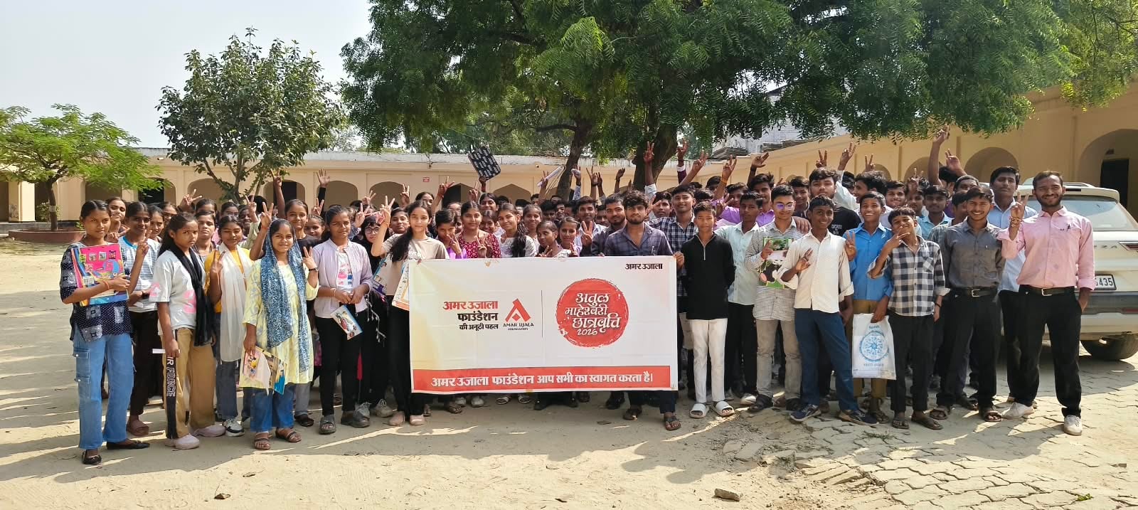 अतुल माहेश्वरी का परीक्षा देते परीक्षार्थी। संवाद अतुल माहेश्वरी का परीक्षा देते परीक्षार्थी। संवाद