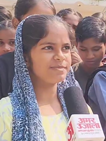 अतुल माहेश्वरी का परीक्षा देते परीक्षार्थी। संवाद अतुल माहेश्वरी का परीक्षा देते परीक्षार्थी। संवाद