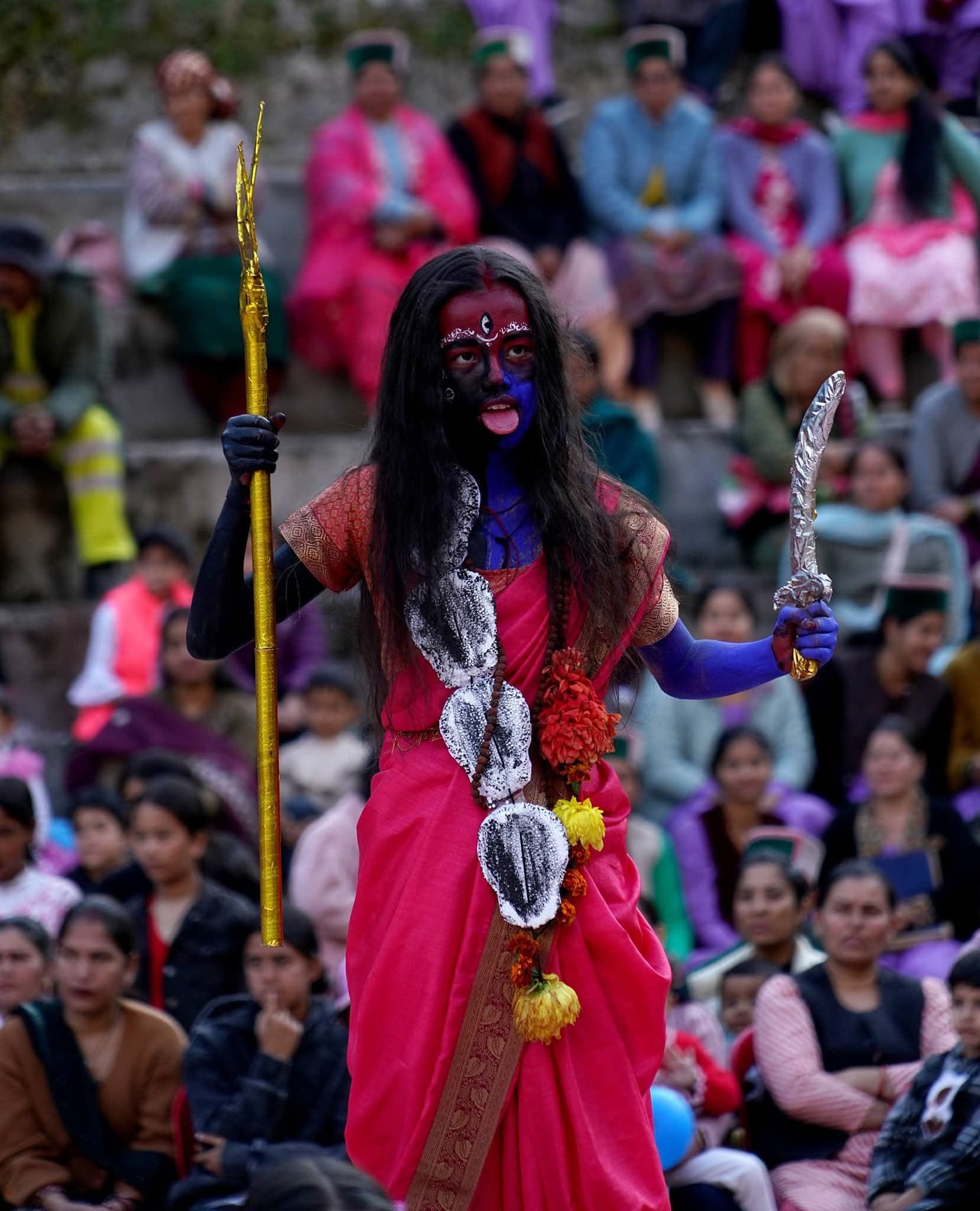 भावानगर में आयोजित जातरू मेले के समापन पर प्रसूति देते कलाकार। संवाद भावानगर में आयोजित जातरू मेले के समापन पर प्रसूति देते कलाकार। संवाद