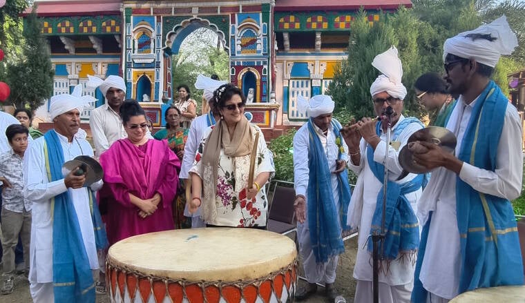 फरीदाबाद सूरजकुंड मेला परिसर में आयोजित आत्मनिर्भर भारत, स्वदेशी मेला’’ में नृत्य प्रस्तुत करते फरीदाबाद सूरजकुंड मेला परिसर में आयोजित आत्मनिर्भर भारत, स्वदेशी मेला’’ में नृत्य प्रस्तुत करते