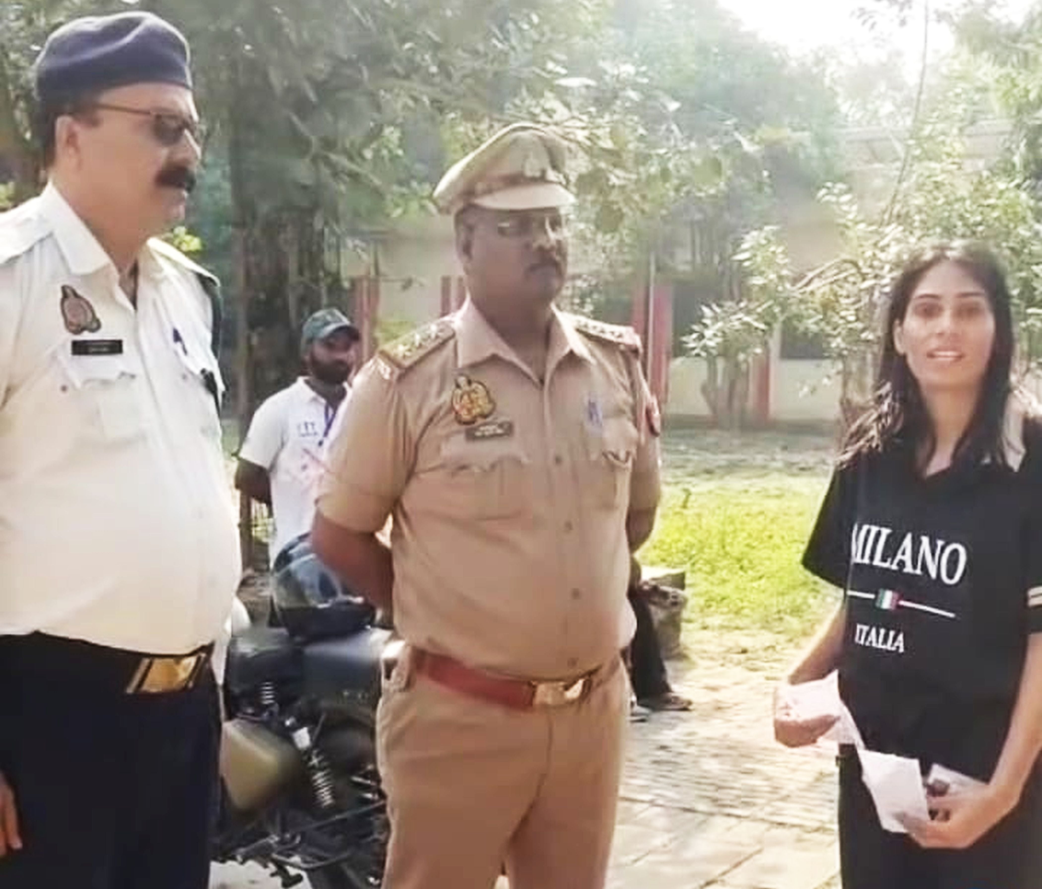 फोटो-05-राजकीय इंटर काॅलेज में पुलिस को धन्यवाद देती छात्रा प्रतिभा साहू। स्रोत: वीडियो ग्रैब