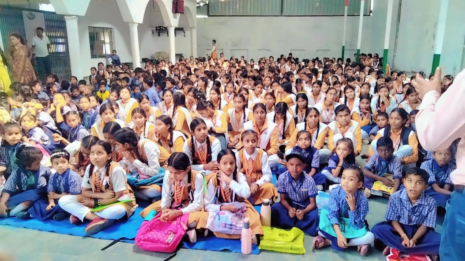 फोटाे 11- नरैनी में आयोजित कार्यक्रम में जानकारी देते वक्ता। संवाद