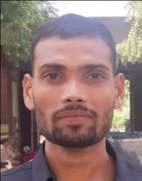 फोटो-17-वैदिक इंटर कॉलेज से परीक्षा देकर केंद्र से बाहर निकलते अभ्यर्थी। संवाद फोटो-17-वैदिक इंटर कॉलेज से परीक्षा देकर केंद्र से बाहर निकलते अभ्यर्थी। संवाद