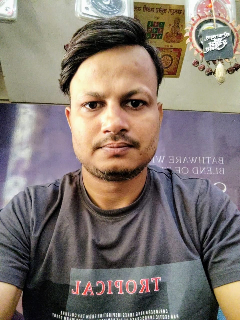 फोटो 2-बांदा-टांडा मार्ग पर वाहनों से गुजरने से उठता धूल का गुबार। संवाद
