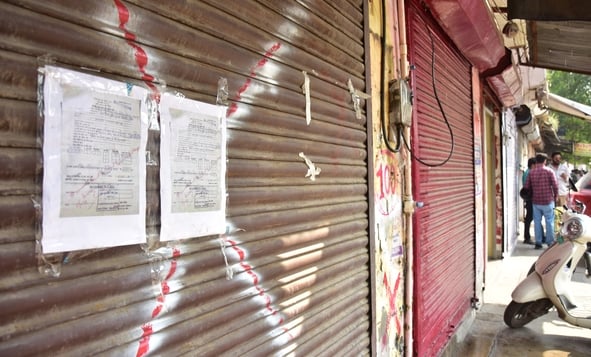 हाईकोर्ट के आदेश पर सौ अवैध चैंबर ढहाए, अधिवक्ताओं का हंगामा हाईकोर्ट के आदेश पर सौ अवैध चैंबर ढहाए, अधिवक्ताओं का हंगामा