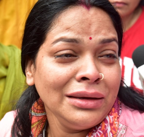 हाईकोर्ट के आदेश पर सौ अवैध चैंबर ढहाए, अधिवक्ताओं का हंगामा हाईकोर्ट के आदेश पर सौ अवैध चैंबर ढहाए, अधिवक्ताओं का हंगामा