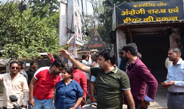 हाईकोर्ट के आदेश पर सौ अवैध चैंबर ढहाए, अधिवक्ताओं का हंगामा हाईकोर्ट के आदेश पर सौ अवैध चैंबर ढहाए, अधिवक्ताओं का हंगामा