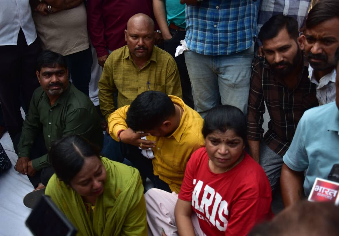हाईकोर्ट के आदेश पर सौ अवैध चैंबर ढहाए, अधिवक्ताओं का हंगामा हाईकोर्ट के आदेश पर सौ अवैध चैंबर ढहाए, अधिवक्ताओं का हंगामा