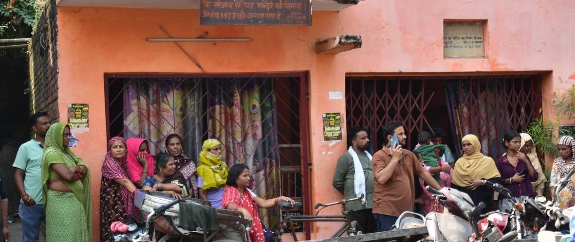 हाईकोर्ट के आदेश पर सौ अवैध चैंबर ढहाए, अधिवक्ताओं का हंगामा हाईकोर्ट के आदेश पर सौ अवैध चैंबर ढहाए, अधिवक्ताओं का हंगामा
