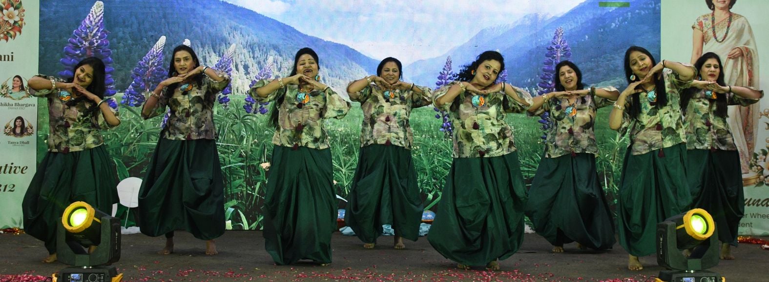 इनरव्हील क्लब की ओर से आयोजित कार्यक्रम में प्रस्तुति देतीं कलाकार