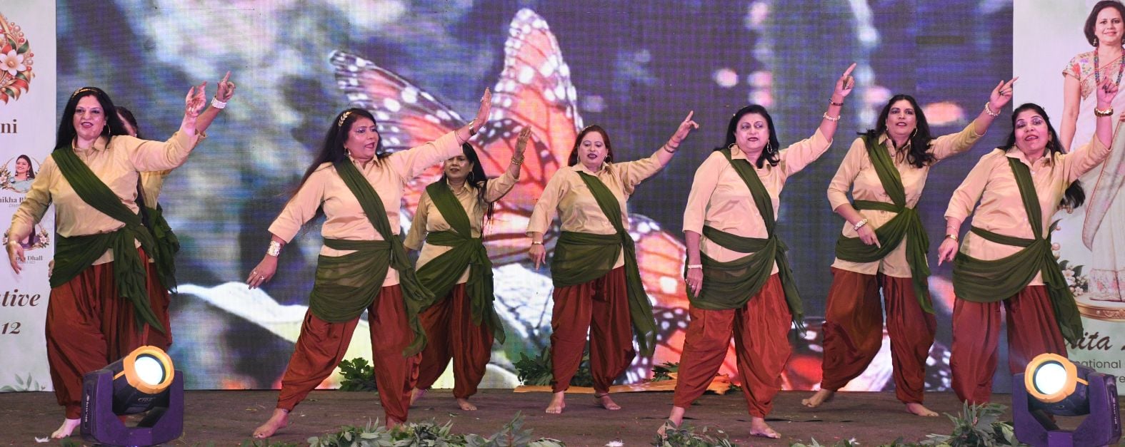 इनरव्हील क्लब की ओर से आयोजित कार्यक्रम में प्रस्तुति देतीं कलाकार