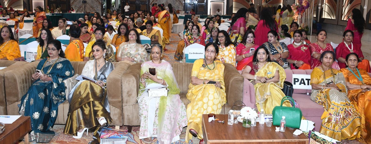 इनरव्हील क्लब की ओर से आयोजित कार्यक्रम में प्रस्तुति देतीं कलाकार