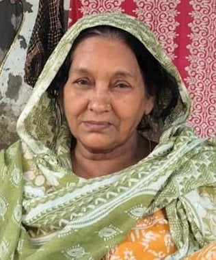 लालगंज के अझारा में इफको गोदाम पर डीएपी लेने उमड़ी किसानों की भीड़। संवाद लालगंज के अझारा में इफको गोदाम पर डीएपी लेने उमड़ी किसानों की भीड़। संवाद