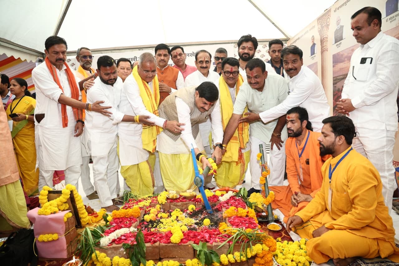 मुख्यमंत्री ने किया मां बगलामुखी देवी लोग का भूमि पूजन मुख्यमंत्री ने किया मां बगलामुखी देवी लोग का भूमि पूजन
