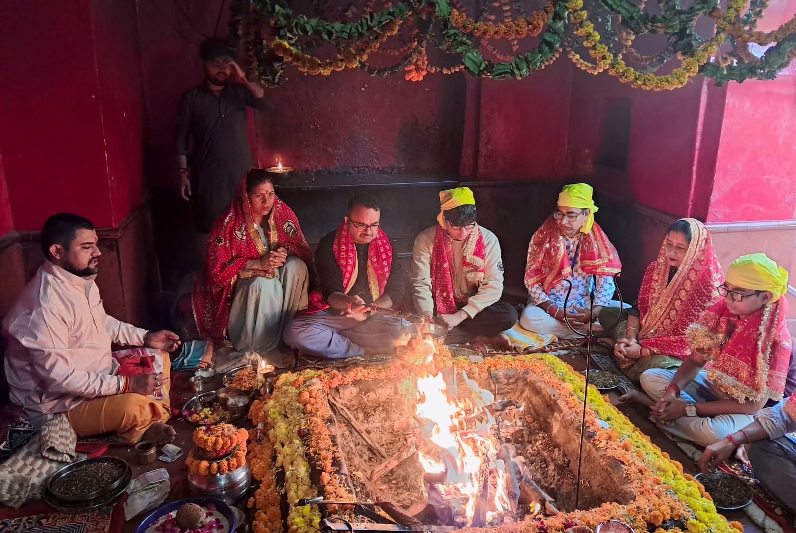 माता बालासुंदरी मंदिर में नवरात्रि मेले के समापन के अवसर पर एसडीएम नाहन परिवार सहित पूजा अर्चना माता बालासुंदरी मंदिर में नवरात्रि मेले के समापन के अवसर पर एसडीएम नाहन परिवार सहित पूजा अर्चना