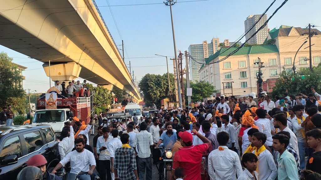 नोएडा समाजवादी पार्टी ने मनाई महर्षि वाल्मीकि जयंती मनाई गई थी. नोएडा समाजवादी पार्टी ने मनाई महर्षि वाल्मीकि जयंती मनाई गई थी.