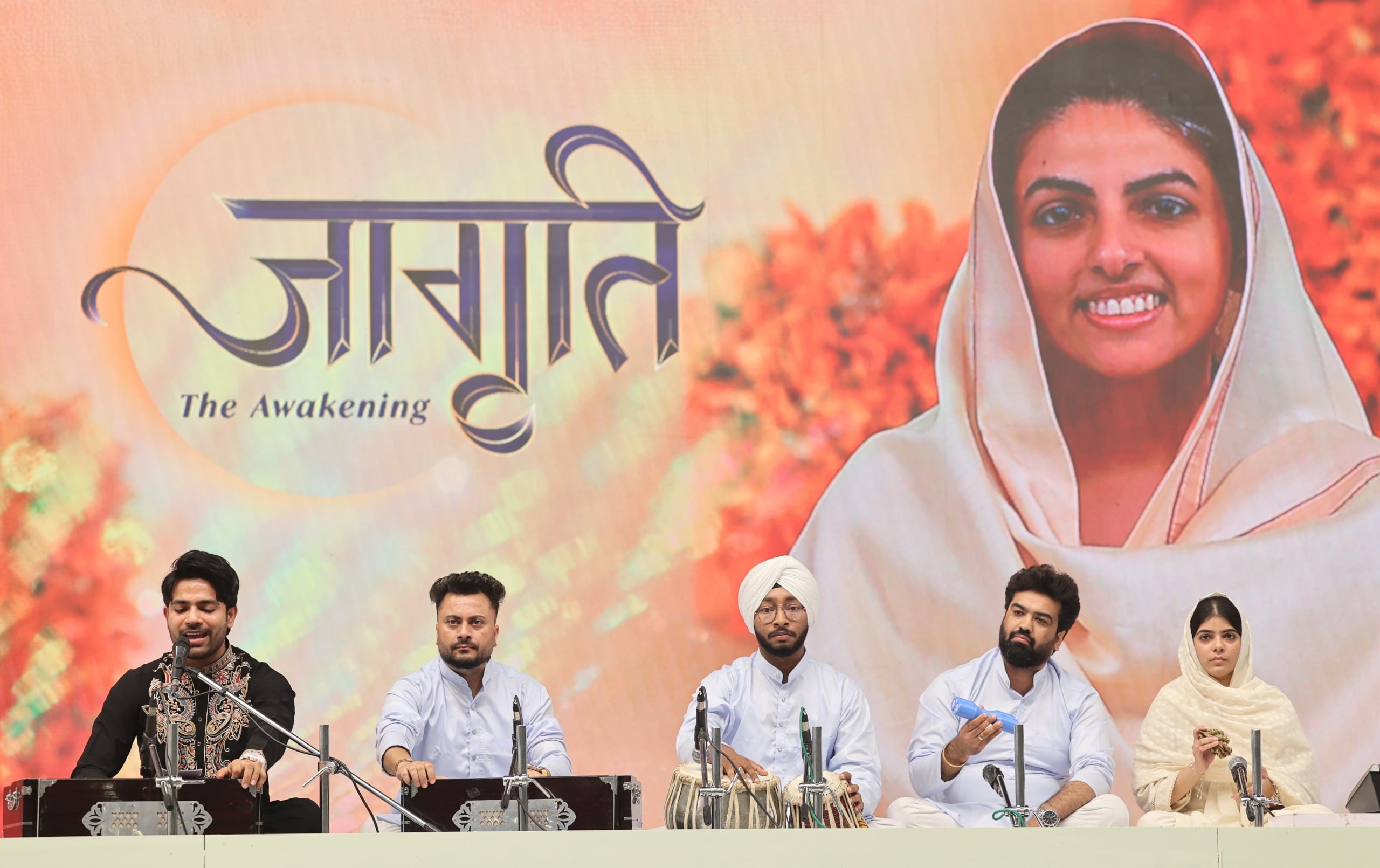 निरंकारी समागम में प्रदर्शनी का अवलोकन करते सतगुरु माता सुदीक्षा महाराज और राजपति रमित । संवाद निरंकारी समागम में प्रदर्शनी का अवलोकन करते सतगुरु माता सुदीक्षा महाराज और राजपति रमित । संवाद