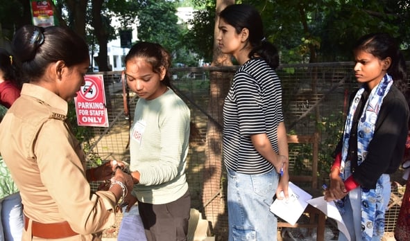 प्रारंभिक अहर्ता परीक्षा में शामिल हुए अभ्यर्थी। प्रारंभिक अहर्ता परीक्षा में शामिल हुए अभ्यर्थी।