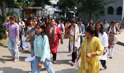 प्रारंभिक अहर्ता परीक्षा में शामिल हुए अभ्यर्थी। प्रारंभिक अहर्ता परीक्षा में शामिल हुए अभ्यर्थी।
