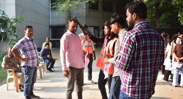 प्रारंभिक अहर्ता परीक्षा में शामिल हुए अभ्यर्थी। प्रारंभिक अहर्ता परीक्षा में शामिल हुए अभ्यर्थी।