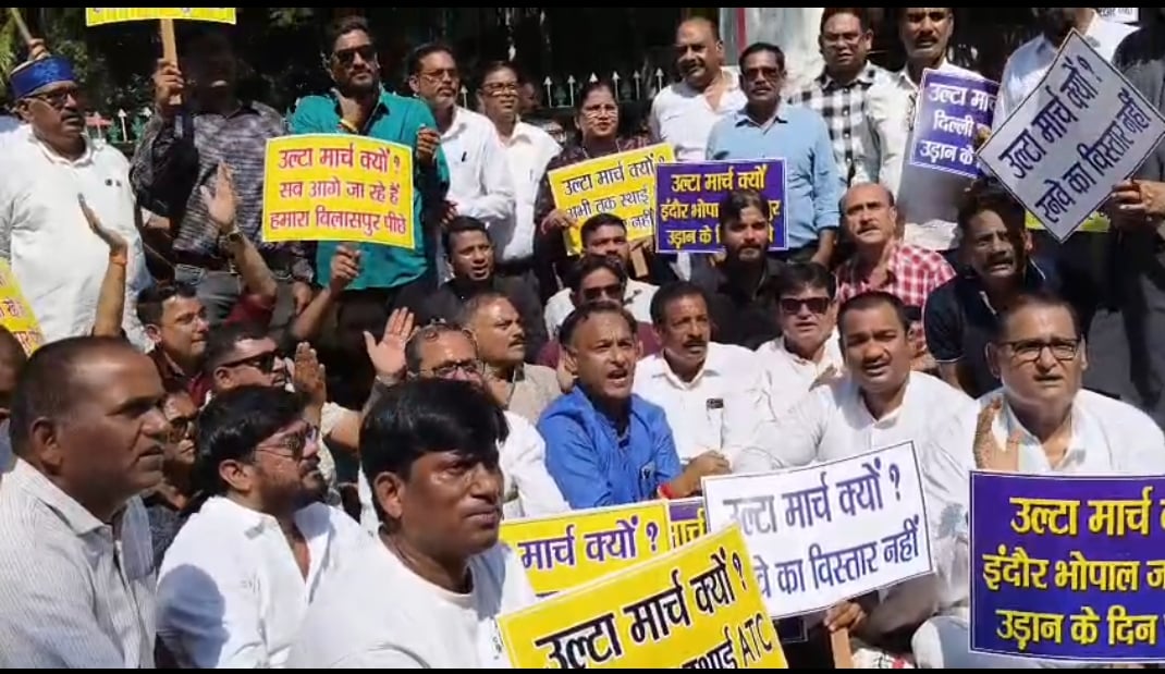 प्रदर्शनकारियों का उल्टा मार्च प्रदर्शनकारियों का उल्टा मार्च