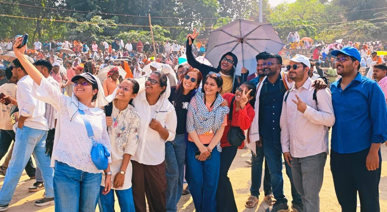 पड़ाव के डोमरी में करतब दिखाते विमान। संवाद पड़ाव के डोमरी में करतब दिखाते विमान। संवाद