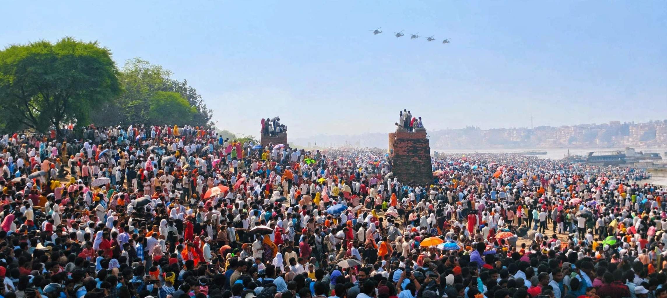 पड़ाव के डोमरी में करतब दिखाते विमान। संवाद पड़ाव के डोमरी में करतब दिखाते विमान। संवाद