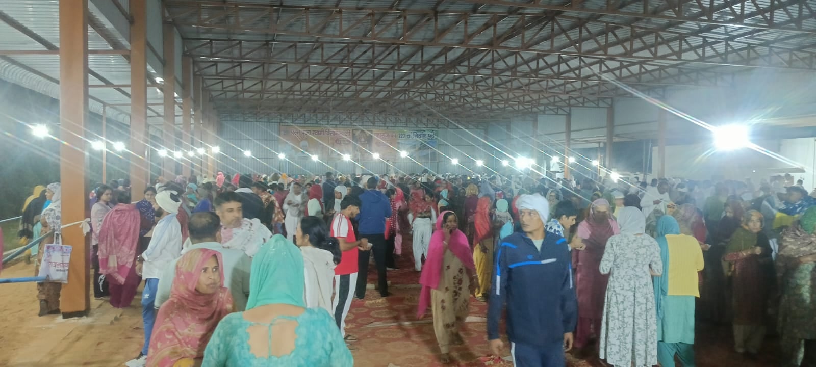 26jjrp05- जटेला धाम में श्रद्धालुओं को संबोधित करते महंत राजेंद्र दास महाराज। स्रोत : आयोजक 26jjrp05- जटेला धाम में श्रद्धालुओं को संबोधित करते महंत राजेंद्र दास महाराज। स्रोत : आयोजक