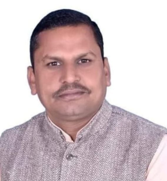 अखिलेश यादव से मिलते पूर्व विधायक सिनोद शाक्य, कुशाग्र सागर और केसी शाक्य। स्रोत पार्टी अखिलेश यादव से मिलते पूर्व विधायक सिनोद शाक्य, कुशाग्र सागर और केसी शाक्य। स्रोत पार्टी