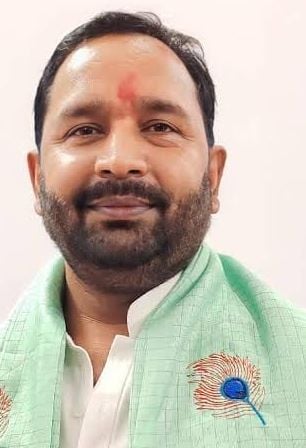 अखिलेश यादव से मिलते पूर्व विधायक सिनोद शाक्य, कुशाग्र सागर और केसी शाक्य। स्रोत पार्टी अखिलेश यादव से मिलते पूर्व विधायक सिनोद शाक्य, कुशाग्र सागर और केसी शाक्य। स्रोत पार्टी