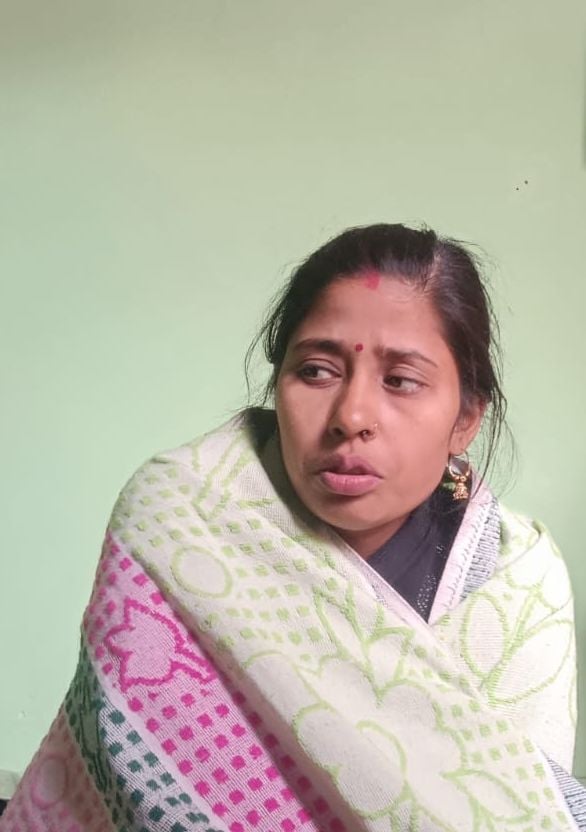 फोटो 21 जिला अस्पताल में महिला की मौत की जानकारी करती पुलिस। संवाद