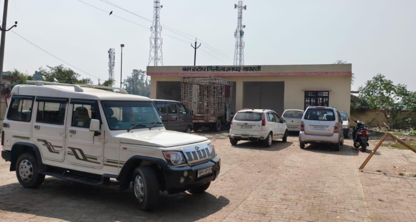गिलौला में रोडवेज बस स्टॉप पर बने होटल गिलौला में रोडवेज बस स्टॉप पर बने होटल
