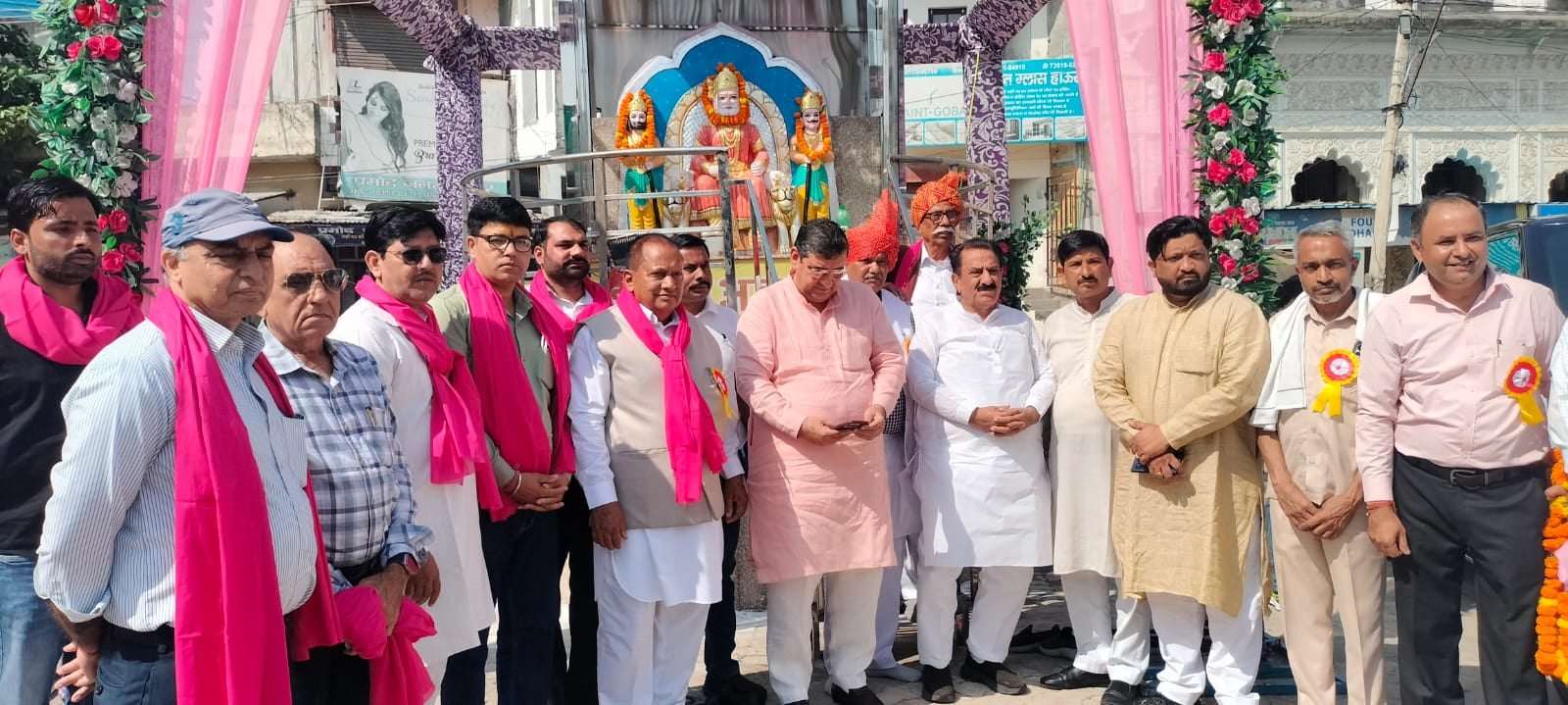 कुरुक्षेत्र। श्री मैढ़ क्षत्रिय सुनार सभा एवं धर्मशाला में जयंती समारोह के दौरान एकजुट समाज के कुरुक्षेत्र। श्री मैढ़ क्षत्रिय सुनार सभा एवं धर्मशाला में जयंती समारोह के दौरान एकजुट समाज के
