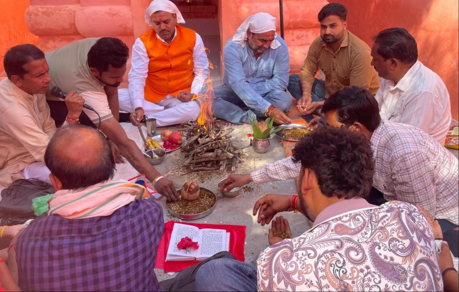 कस्बा ऊन में वाल्मीकि जयंती पर शोभायात्रा में शामिल झांकी। आयोजक कस्बा ऊन में वाल्मीकि जयंती पर शोभायात्रा में शामिल झांकी। आयोजक