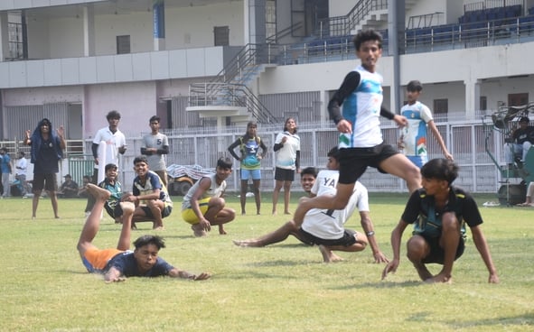 खो-खो के दौरान एक्शन में खिलाड़ी। 