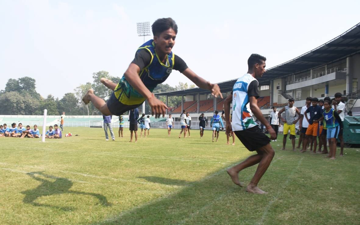 खो-खो के दौरान एक्शन में खिलाड़ी। 
