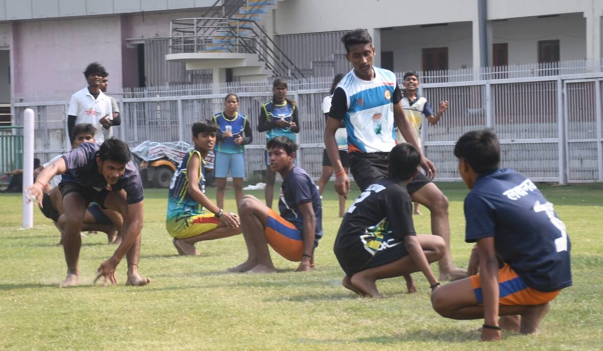 खो-खो के दौरान एक्शन में खिलाड़ी। 