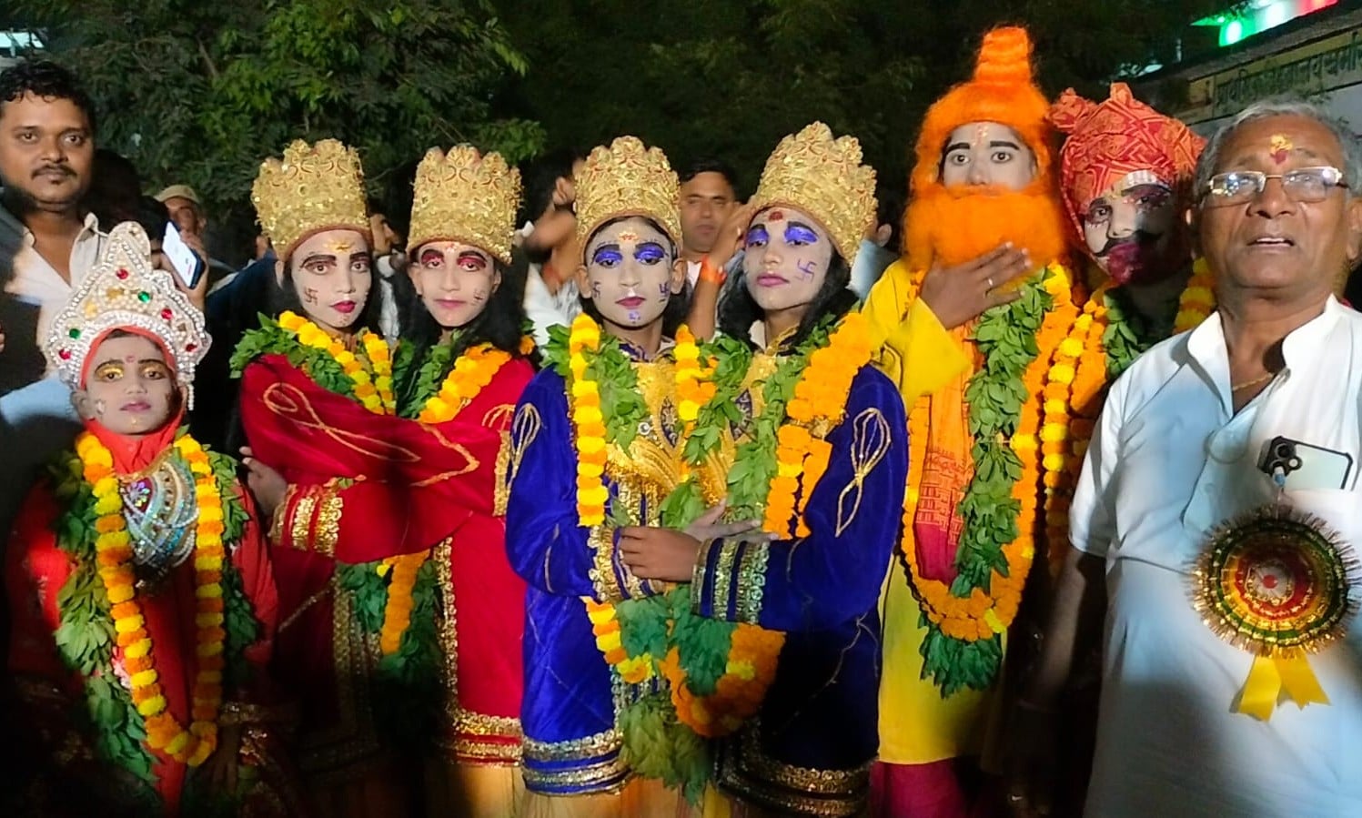 खमरिया नगर के भरत मिलाप में निकली मां काली की झांकी। संवाद खमरिया नगर के भरत मिलाप में निकली मां काली की झांकी। संवाद