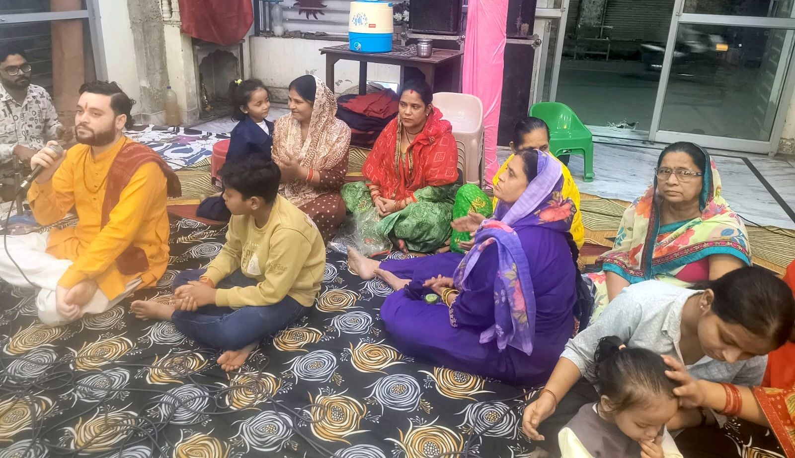 मिर्जापुर में गंगा तट पर स्नान करने के लिए उमड़े श्रद्धालु। संवाद मिर्जापुर में गंगा तट पर स्नान करने के लिए उमड़े श्रद्धालु। संवाद