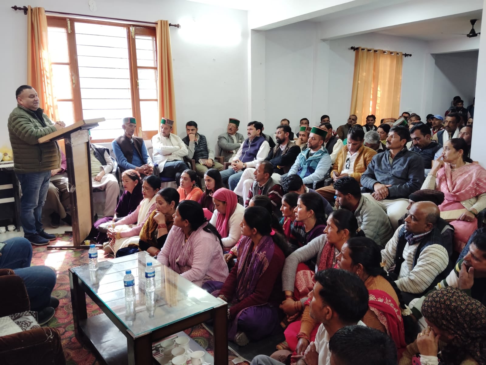 नौहराधार में व्यापार विजेता मंडल महिला कबड्डी टीम को सम्मानित करते विधायक विनय कुमार। स्रोत : आ नौहराधार में व्यापार विजेता मंडल महिला कबड्डी टीम को सम्मानित करते विधायक विनय कुमार। स्रोत : आ