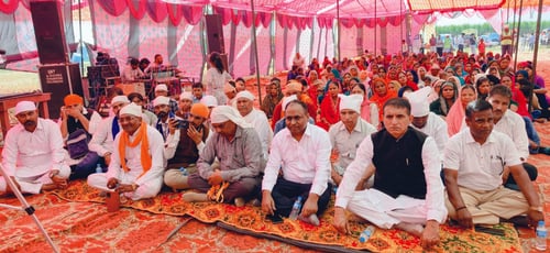 प्रकाश पर्व पर संत लोगों को संबोधित करते हुए। संवाद प्रकाश पर्व पर संत लोगों को संबोधित करते हुए। संवाद