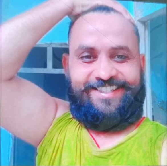स्योहारा। ग्राम अमीरपुर में संदिग्ध हालत में हुई युवक की मौत के बाद घर के बाहर जमा भीड़ स्योहारा। ग्राम अमीरपुर में संदिग्ध हालत में हुई युवक की मौत के बाद घर के बाहर जमा भीड़