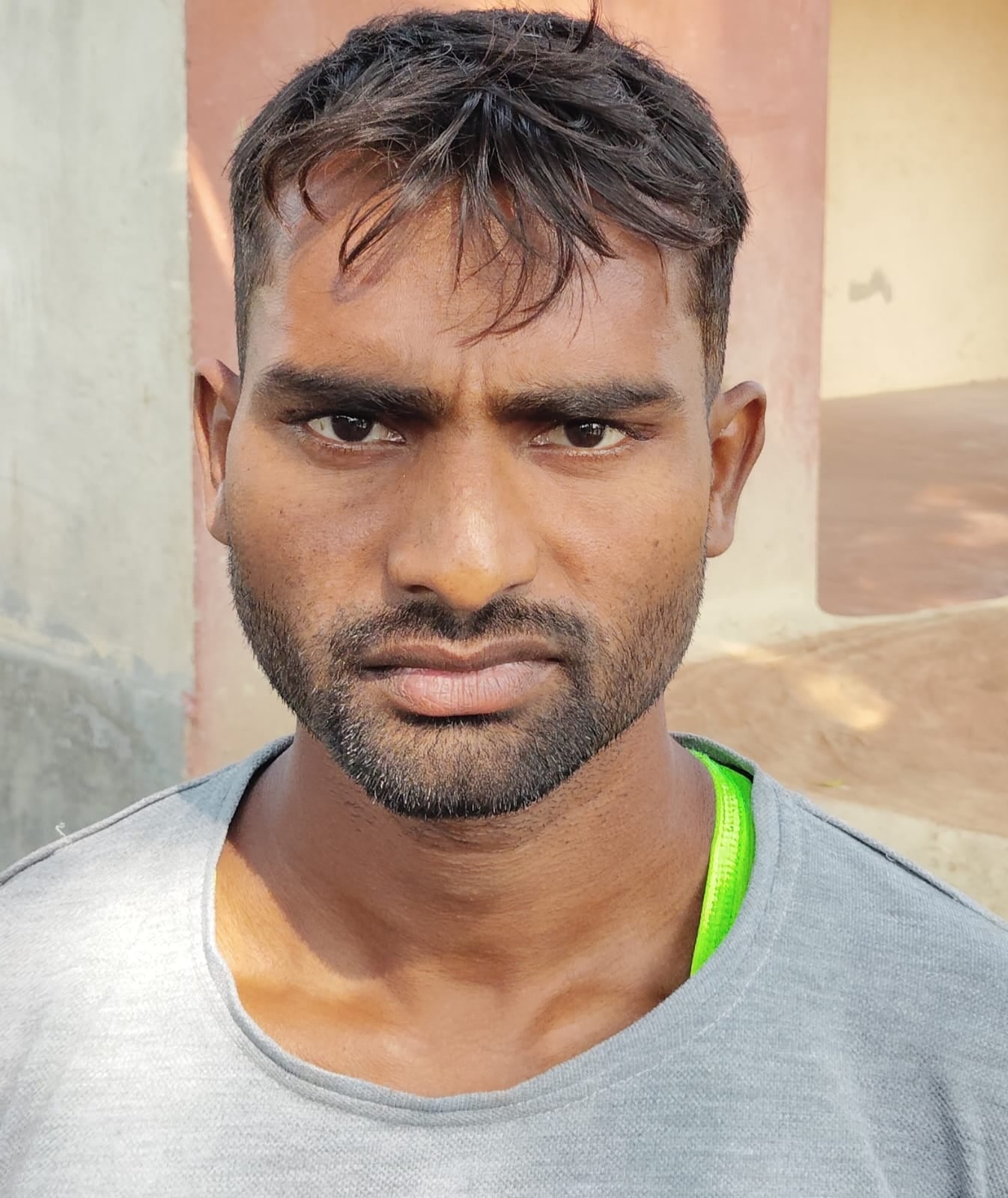 धर्मराज के घर से कमलेश के घर तक कच्चा रास्ता। संवाद धर्मराज के घर से कमलेश के घर तक कच्चा रास्ता। संवाद