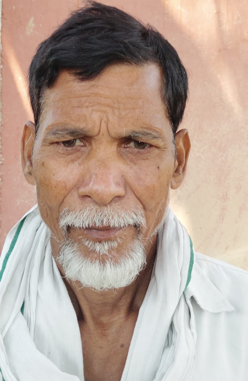 धर्मराज के घर से कमलेश के घर तक कच्चा रास्ता। संवाद धर्मराज के घर से कमलेश के घर तक कच्चा रास्ता। संवाद